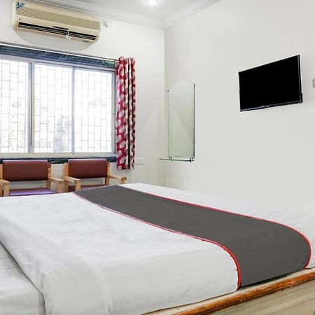 Hotel Collection O Shreya à Talegaon Dabhade Extérieur photo