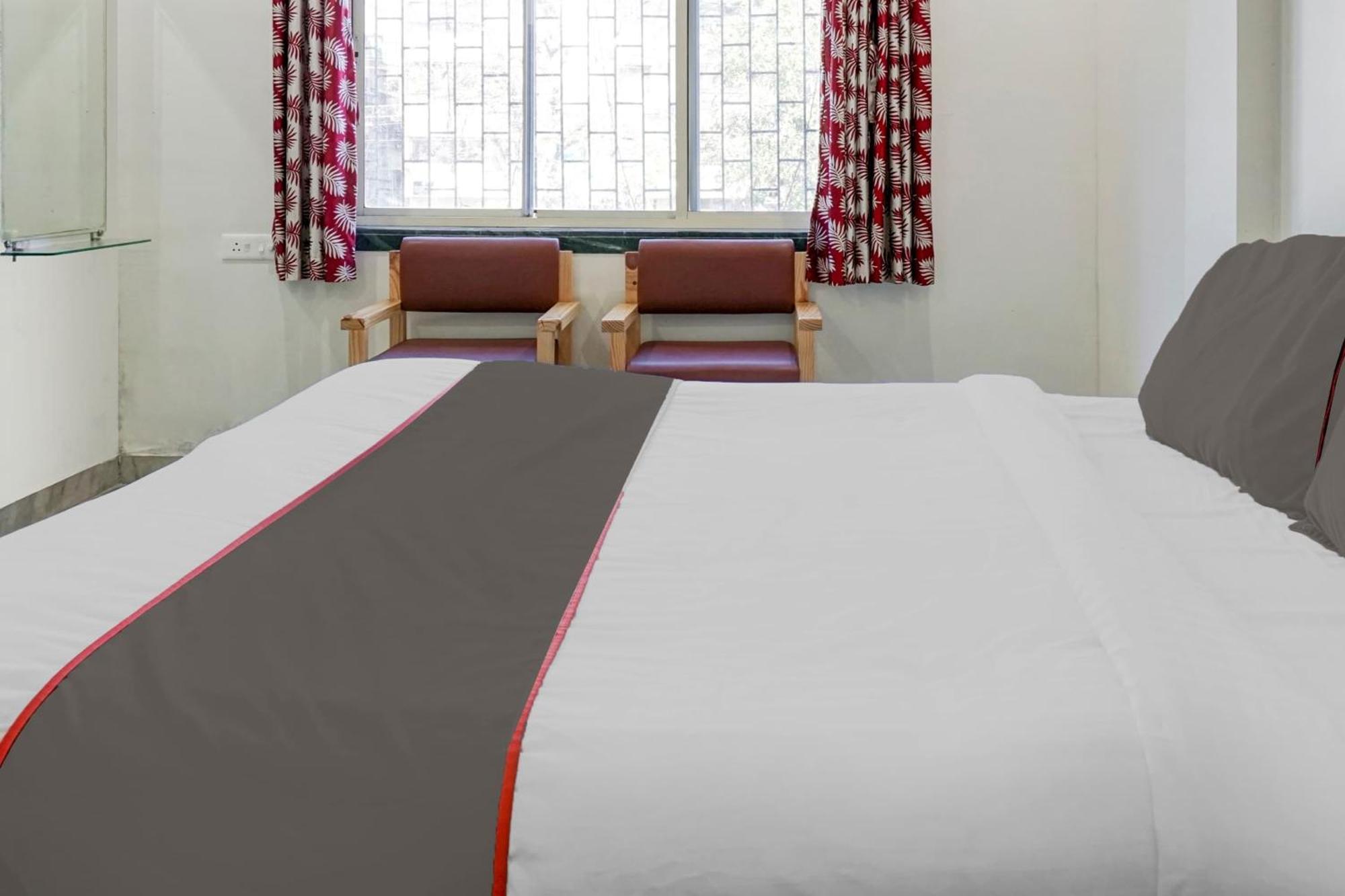 Hotel Collection O Shreya à Talegaon Dabhade Extérieur photo
