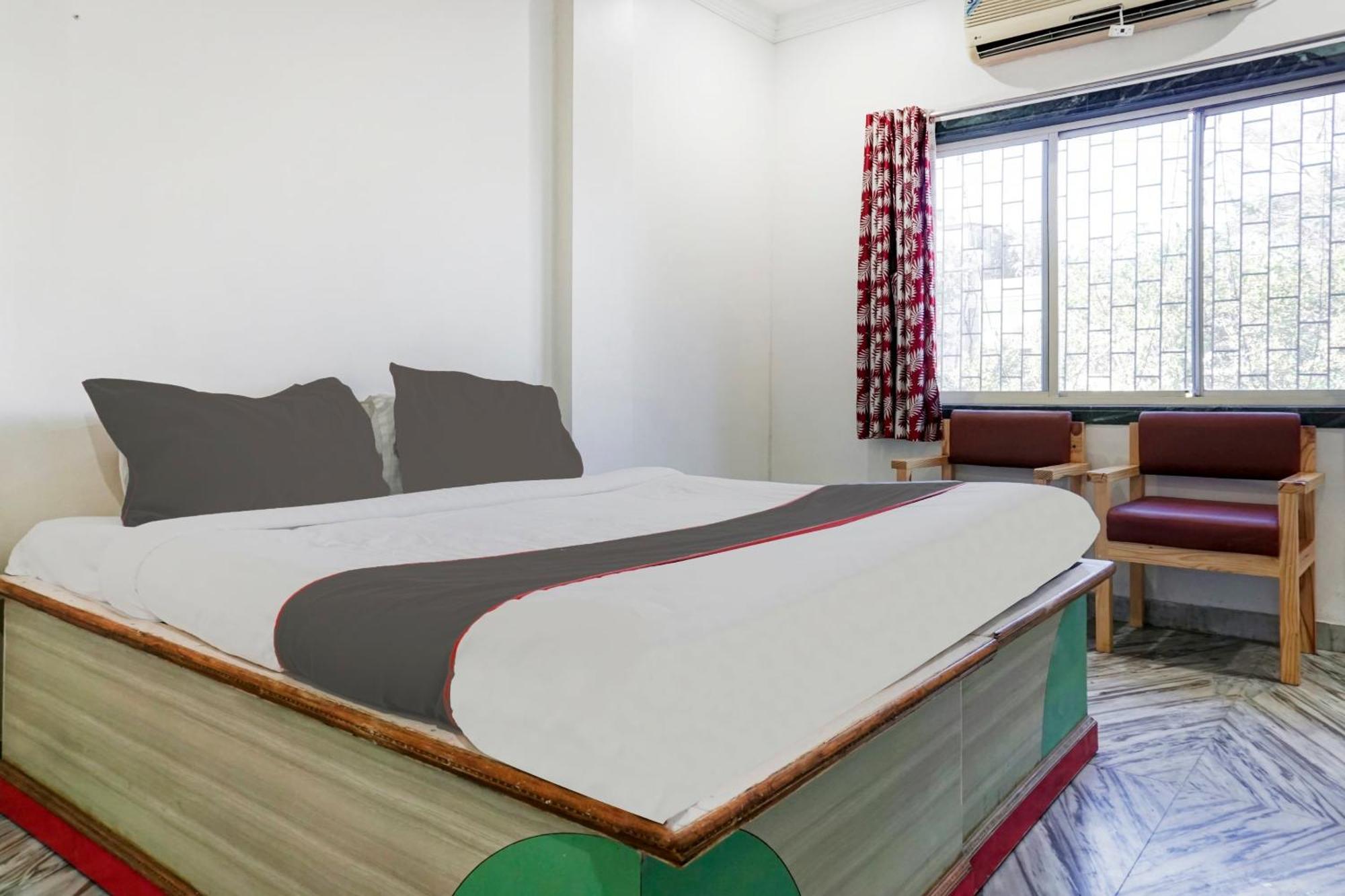 Hotel Collection O Shreya à Talegaon Dabhade Extérieur photo