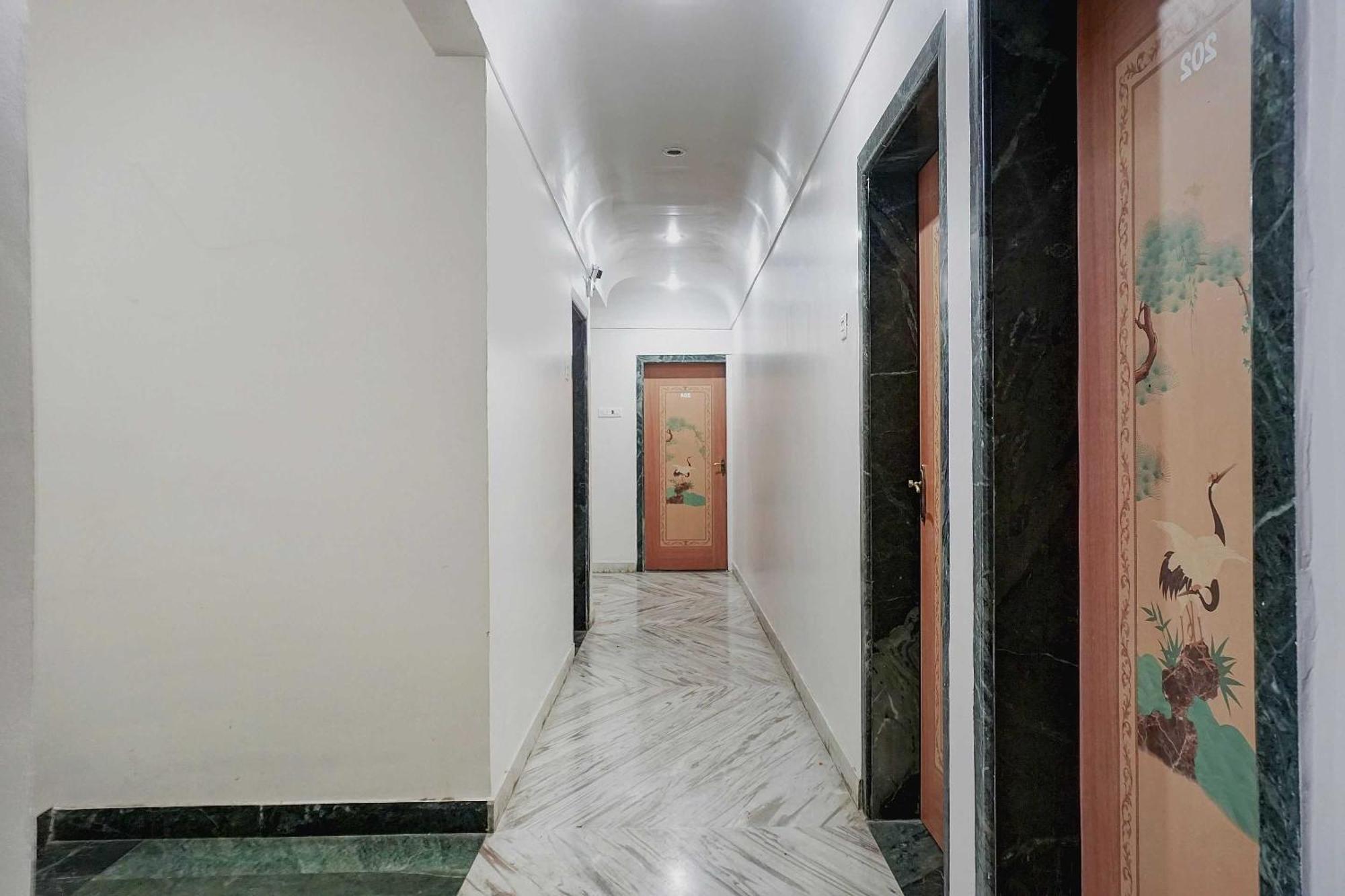 Hotel Collection O Shreya à Talegaon Dabhade Extérieur photo