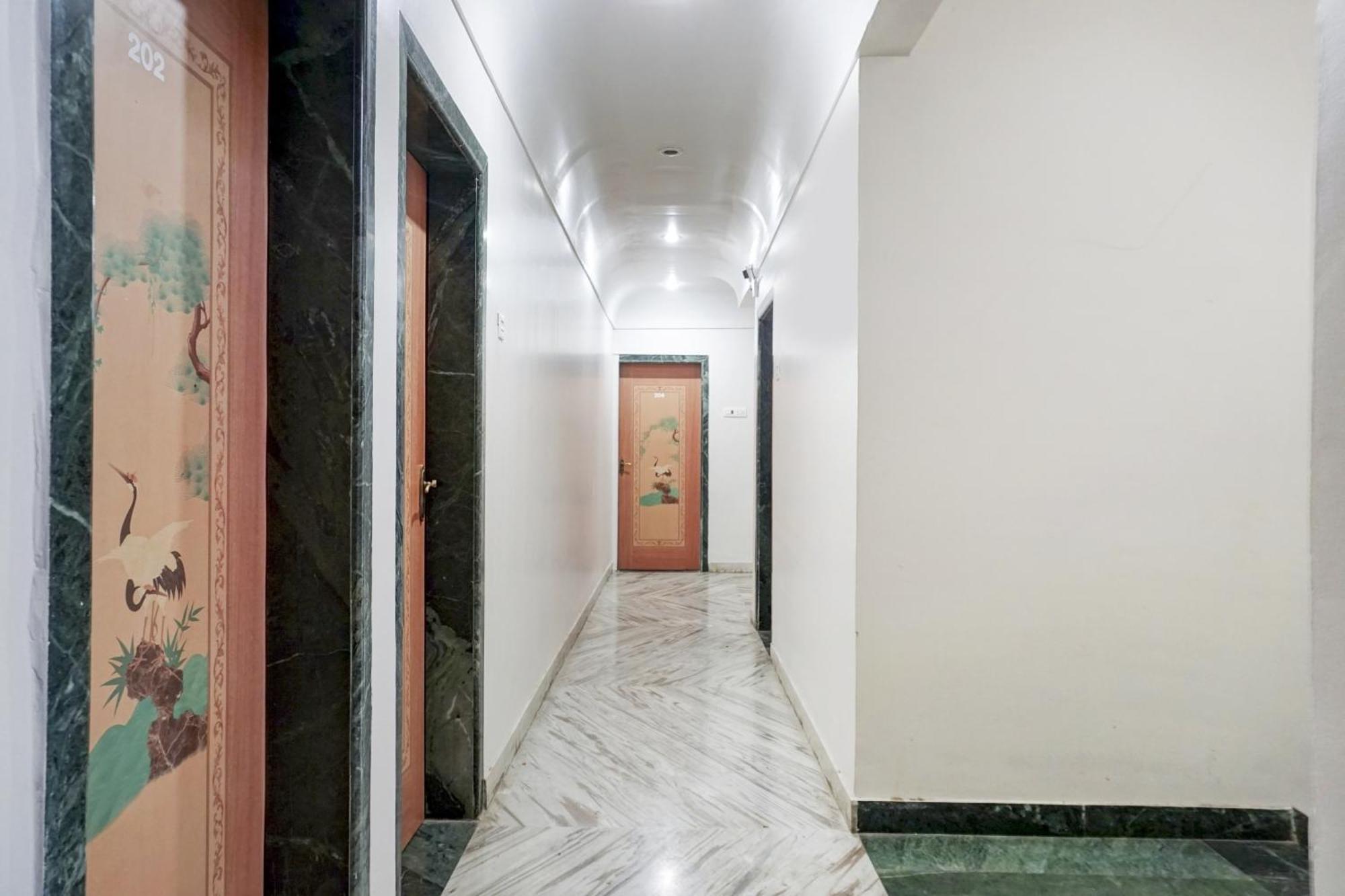Hotel Collection O Shreya à Talegaon Dabhade Extérieur photo