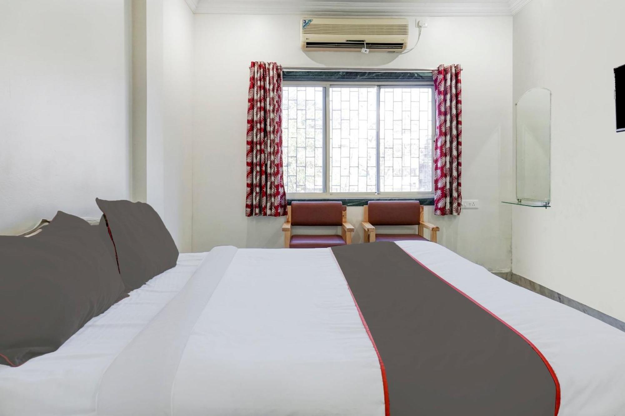 Hotel Collection O Shreya à Talegaon Dabhade Extérieur photo
