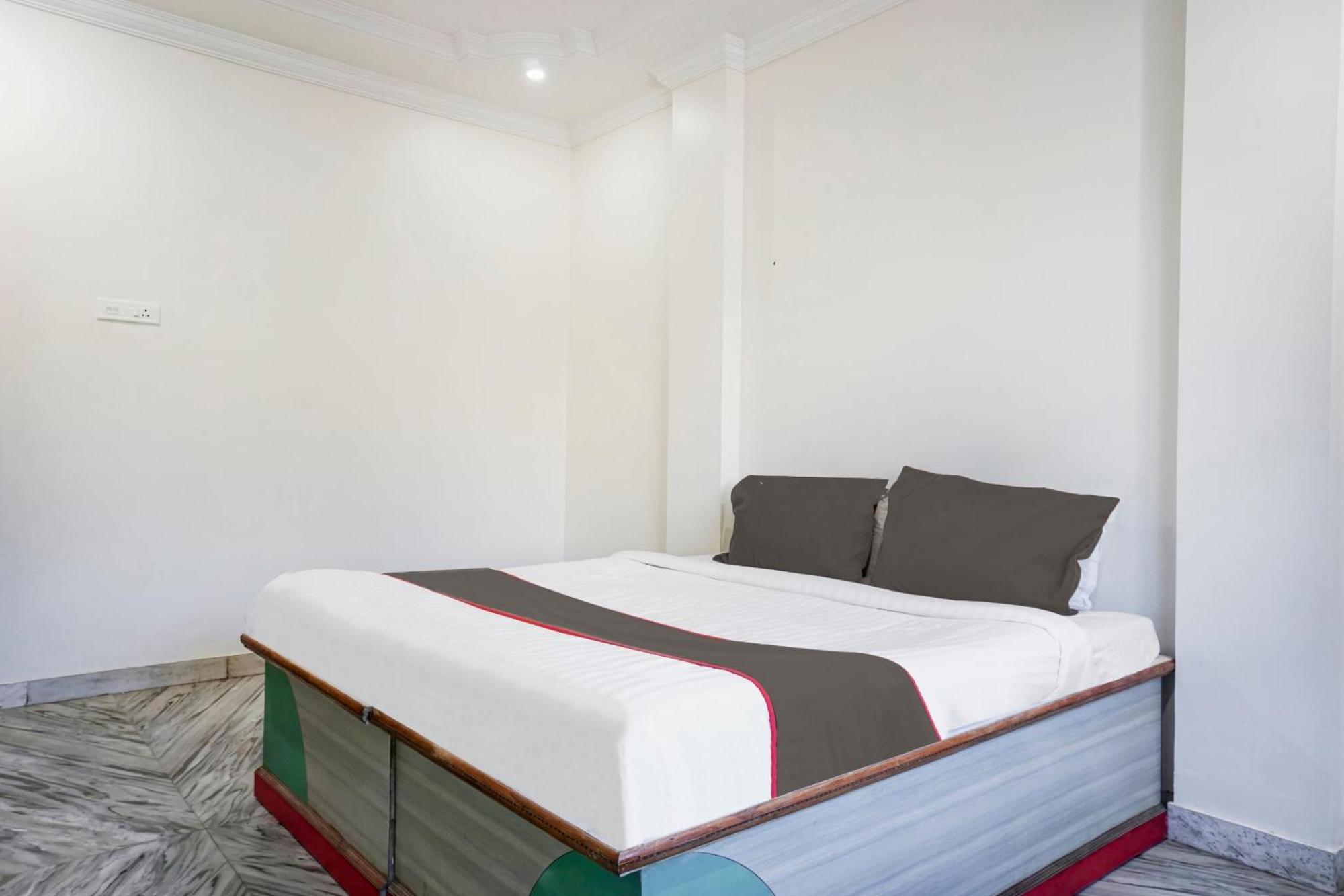 Hotel Collection O Shreya à Talegaon Dabhade Extérieur photo