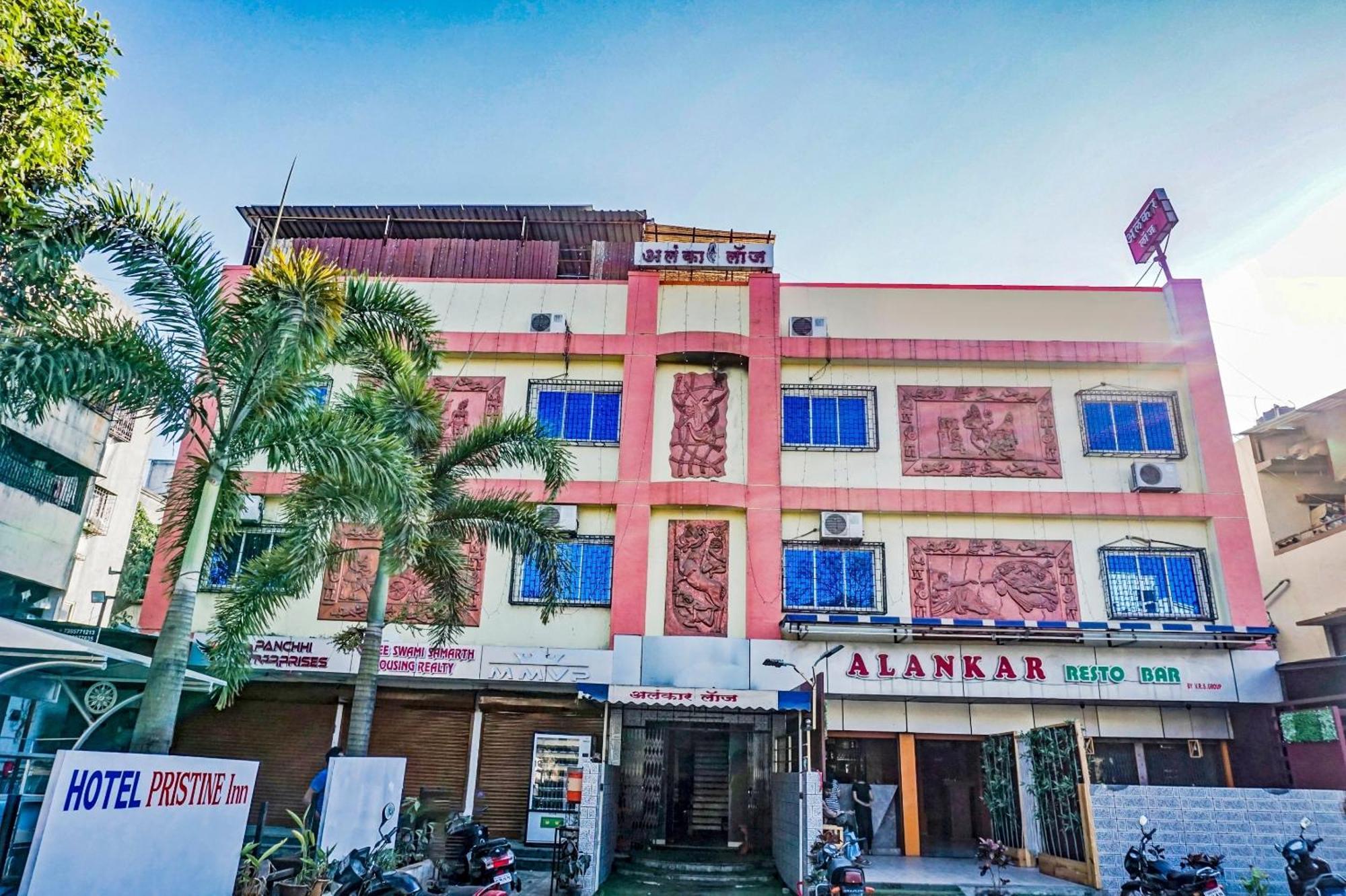 Hotel Collection O Shreya à Talegaon Dabhade Extérieur photo