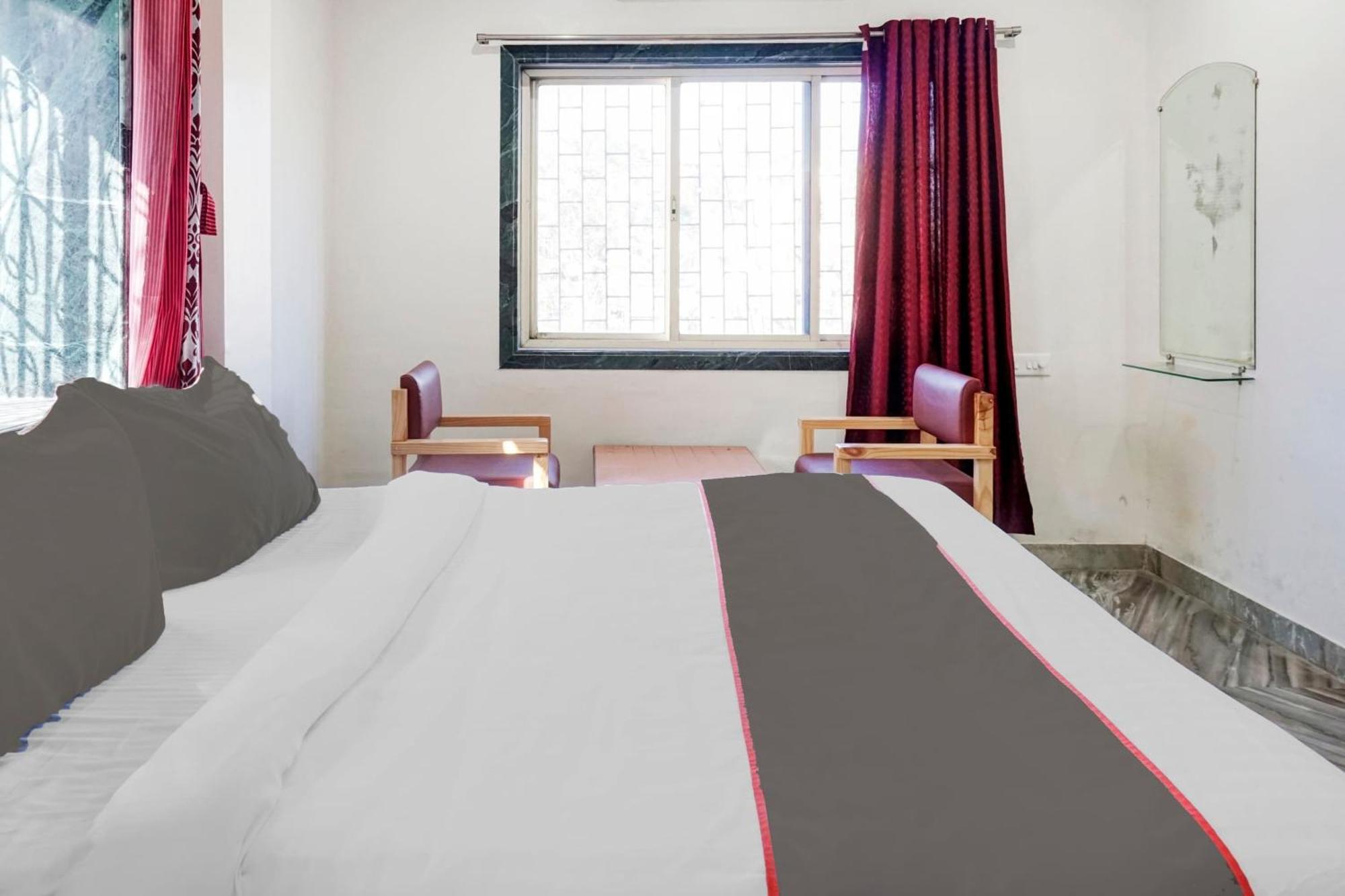 Hotel Collection O Shreya à Talegaon Dabhade Extérieur photo
