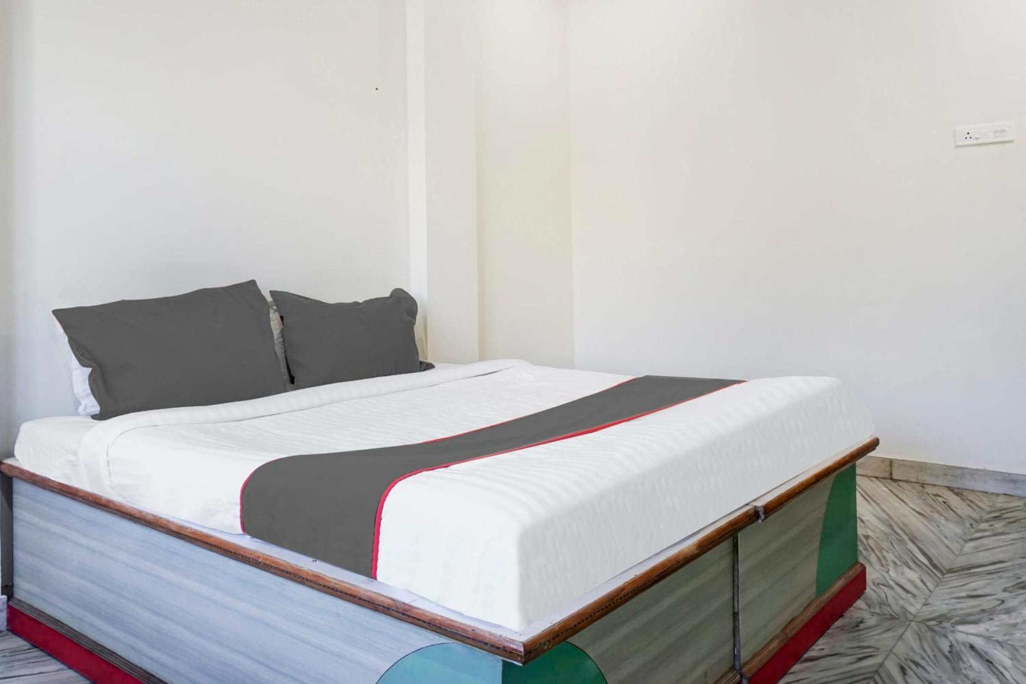 Hotel Collection O Shreya à Talegaon Dabhade Extérieur photo