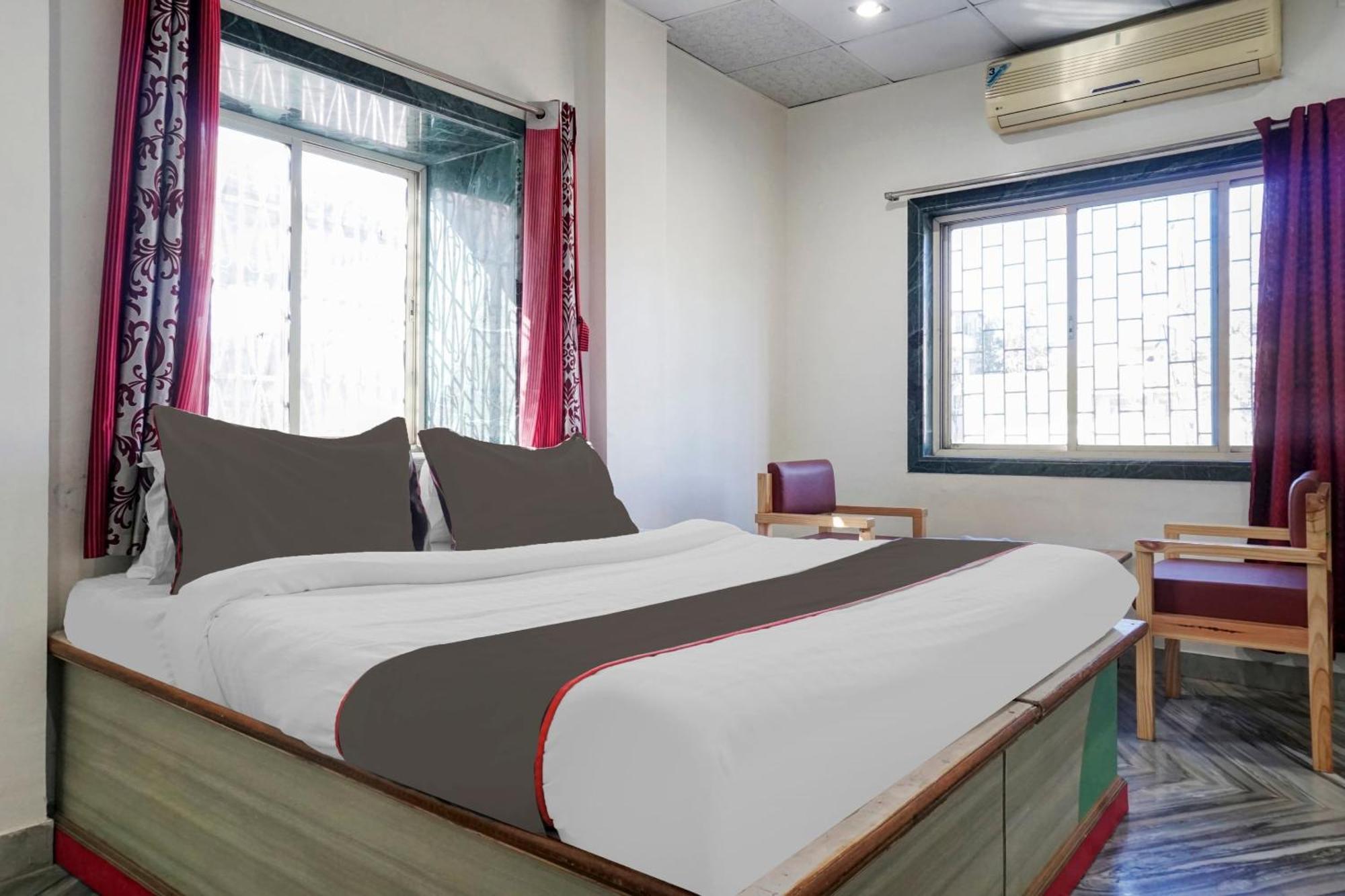 Hotel Collection O Shreya à Talegaon Dabhade Extérieur photo